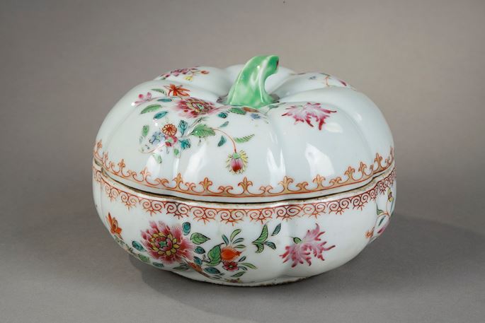 Rare box porcelain Famille Rose  - Fruit shape | MasterArt